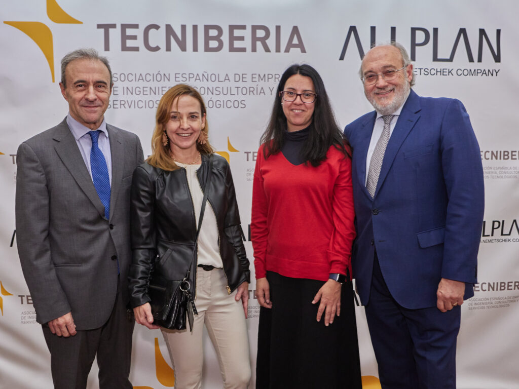 ¡Gracias a todos por compartir con nosotros este día tan especial y por brindar juntos por la Navidad y por el Año Nuevo! 24 M4A6183