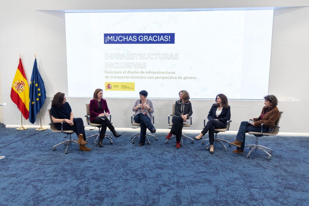 Tecniberia en la presentación de la Innovadora Guía de Infraestructuras de Transporte con Perspectivas de Género 1 Foto grupo 1