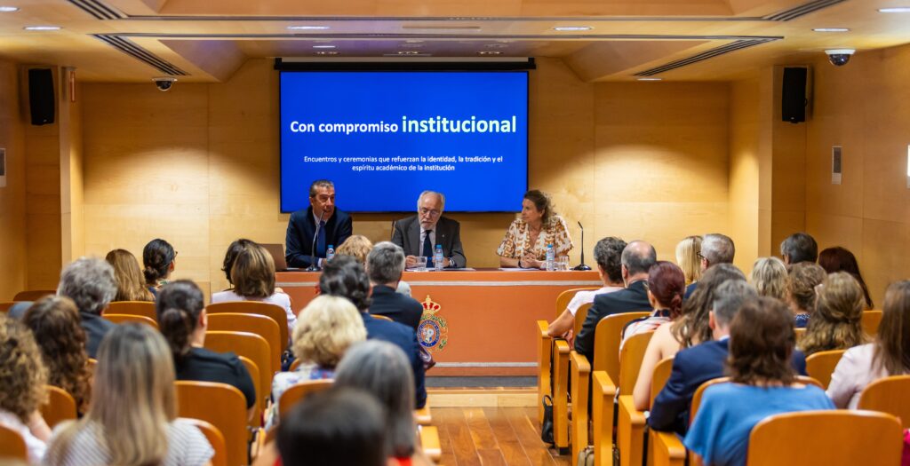 Tecniberia reafirma su compromiso con la Real Academia de Ingeniería en el encuentro de entidades colaboradoras 3 Salon de actos
