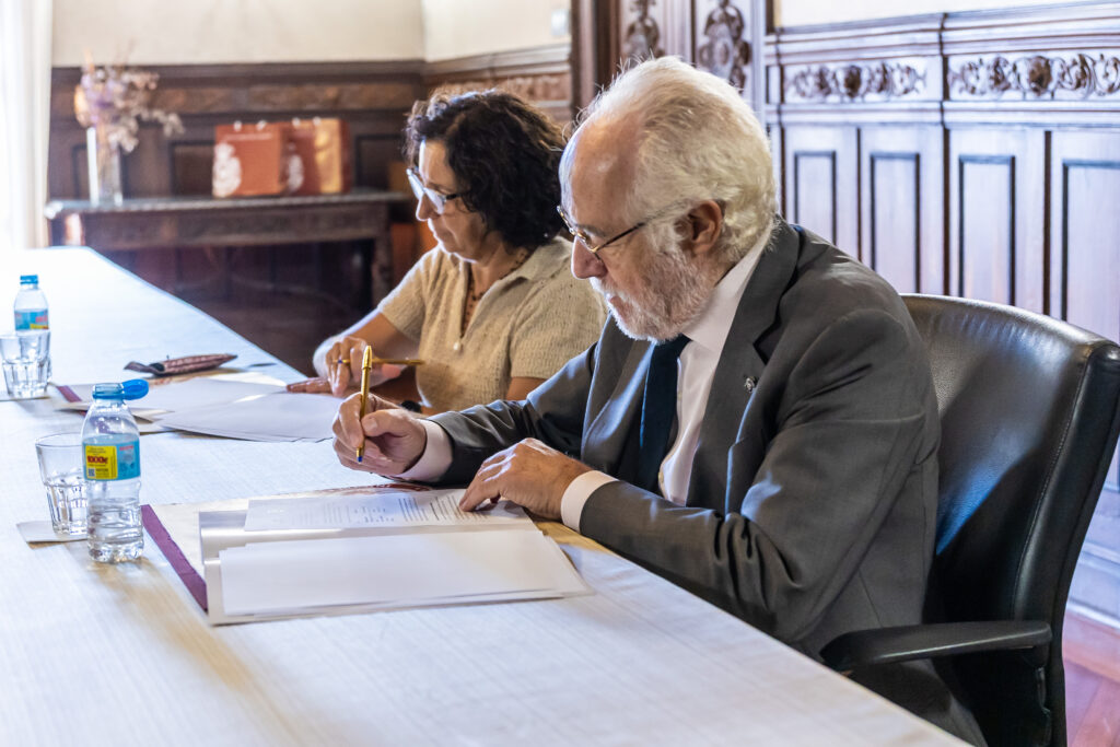 Tecniberia y la Real Academia de Ingeniería renuevan su acuerdo para fomentar las vocaciones STEM entre las estudiantes y dar mayor visibilidad a la mujer en la ingeniería 1 firma