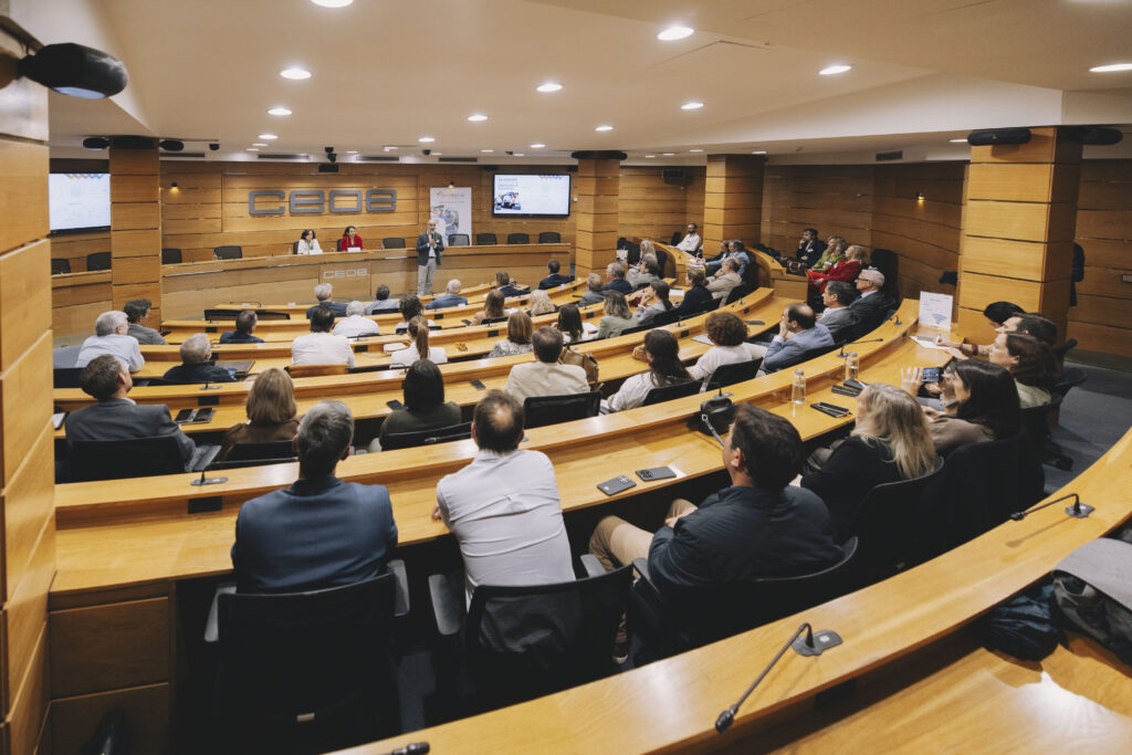 Tecniberia reúne a la ingeniería española en una exitosa jornada de puertas abiertas y networking 1 Auditorio