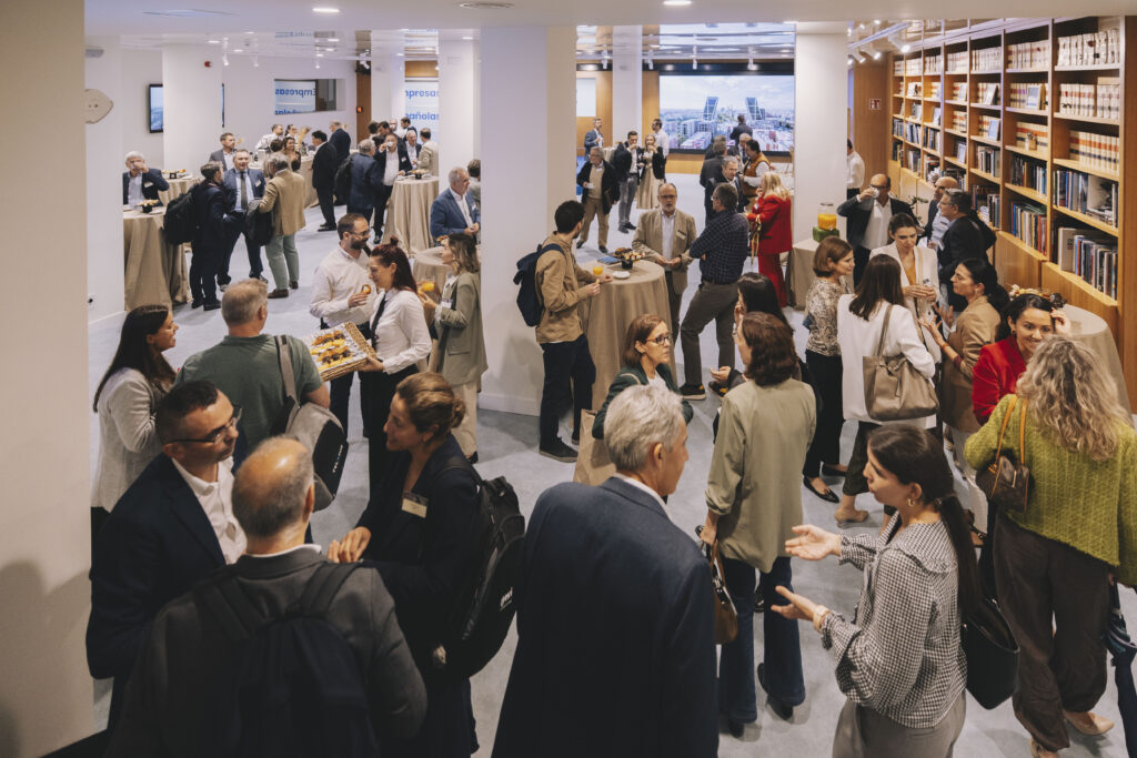 Tecniberia reúne a la ingeniería española en una exitosa jornada de puertas abiertas y networking 6 networking 2